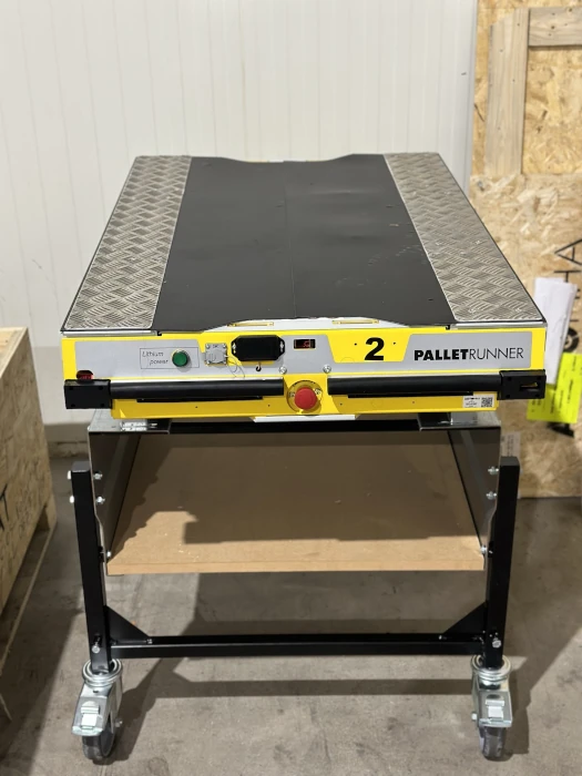 Shuttle PalletRunner: unidad motorizada con batería de litio y parada de emergencia, usada en el sistema AUTOSAT