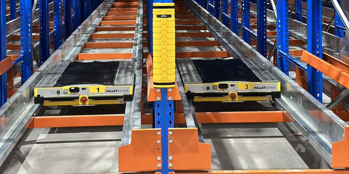 Shuttles PalletRunner (AUTOSAT) operando dentro de un rack Drive-In instalado por Prologistic en Guatemala